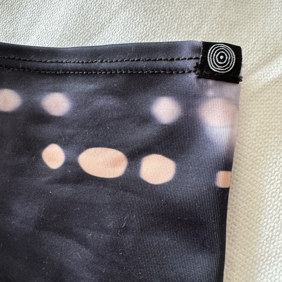 M/L yoga legging excellent condition - Picture 2 of 3